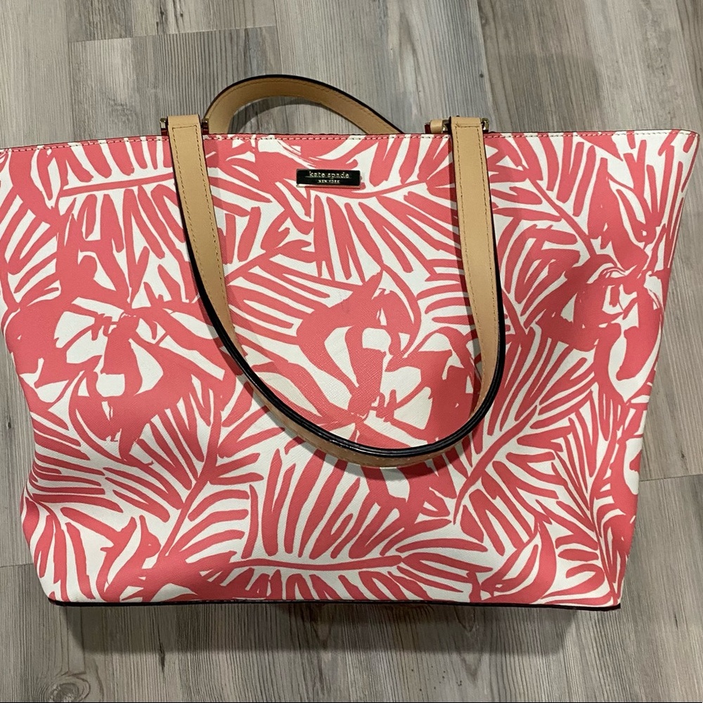 Perfect condition Kate Spade leather big shoulder bag! Pretty in tropical pink!